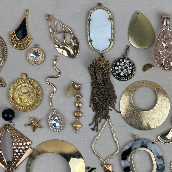 Pendant Charm Craft Jewelry Lot - 60+ Gold Rose Tone Black White Stone Glass - Picture 5 of 10